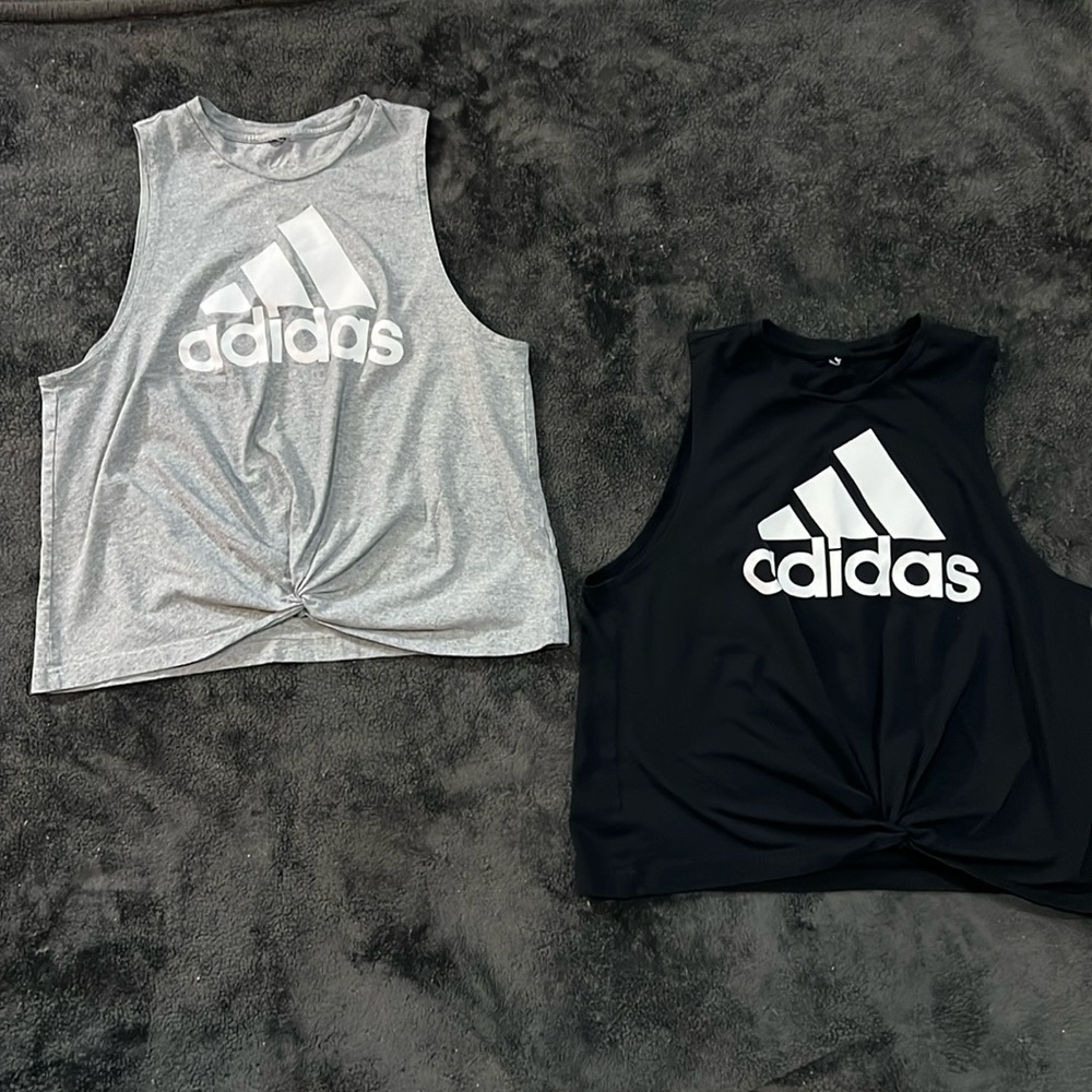 adiadas women’s twist front tank M